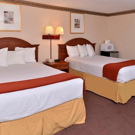 Americas Best Value Inn & Suites Wolcott Экстерьер фото