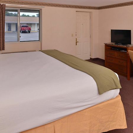 Americas Best Value Inn & Suites Wolcott Экстерьер фото