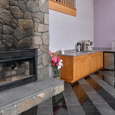 Americas Best Value Inn & Suites Wolcott Экстерьер фото